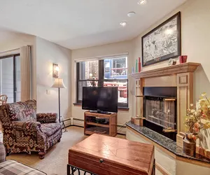 Photo 2 - Warm , Inviting 1Br Winter Escape-Perfectly located Downtown