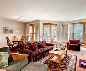 Photo 2 - Spacious 1Br Condo Sleeps up to 4. Kids Ski Free!