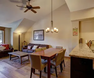 Photo 5 - 3Br Sweeping Snowcapped Views + Expansive Balcony - Sleeps 8