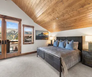 Photo 5 - Beautiful Executive Ski-In Ski-Out Rooftop Hot tub - LR962