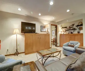 Photo 3 - Perfect Location, Pet Friendly Ski-In Ski-Out - CM336