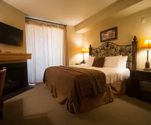 Photo 3 - Valley Views with Loaded Bedrooms Save 20% on 7+ Nights!