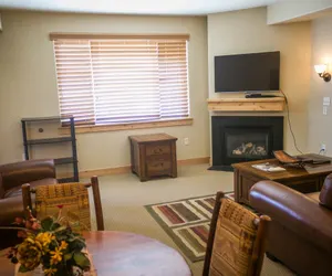 Photo 4 - Silverado Lodge with Fireplaces and Pool Views Save 20% on 7+ Nights!