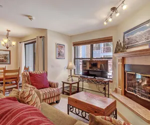 Photo 3 - Cozy  & Convenient 1Br - Just steps to Vibrant Apres-Ski 4ppl