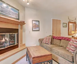 Photo 4 - Cozy  & Convenient 1Br - Just steps to Vibrant Apres-Ski 4ppl