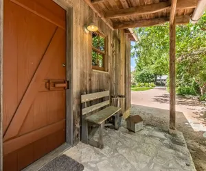 Photo 2 - Ada's Peach Street Hideaway