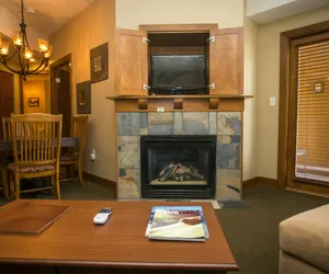 Photo 4 - Sundial Lodge Condo Steps from Red Pine Gondola Save 20% on 7+ Nights!