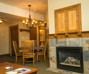 Photo 5 - Sundial Lodge Condo Steps from Red Pine Gondola Save 20% on 7+ Nights!