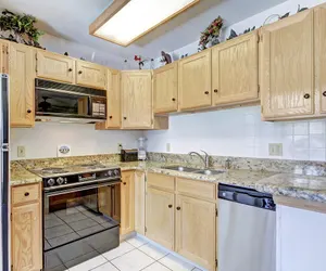 Photo 5 - Relaxed Studio Seconds to Historic Main Street - Sleeps 4