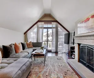 Photo 5 - Vail Village Private 4 BR Residence w Full Kitchen Save 20% on 7+ Nights!