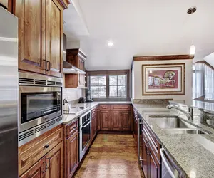 Photo 4 - Vail Village Private 4 BR Residence w Full Kitchen Save 20% on 7+ Nights!
