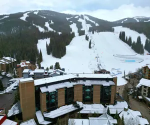 Photo 4 - Perfectly Located Hotel Room, Steps to American Eagle chair - Ski-In Ski-Out Property - MP518H