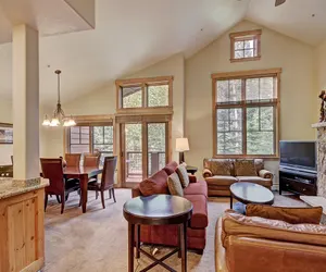 Photo 3 - Vaulted Ceilings+Rustic Luxury 2 Blocks to Main St- Sleeps 6