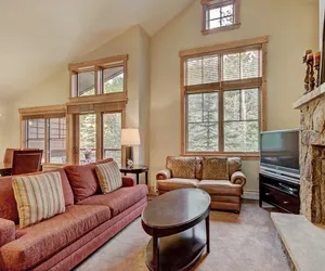 Photo 2 - Vaulted Ceilings+Rustic Luxury 2 Blocks to Main St- Sleeps 6