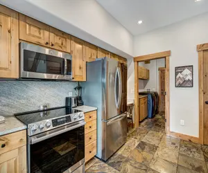 Photo 3 - Modern 3Br Mountain Townhouse - Winter Escape Mins to Slopes
