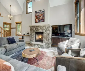 Photo 2 - Modern 3Br Mountain Townhouse - Winter Escape Mins to Slopes