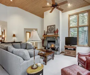 Photo 3 - 4BR/4BA Private Rustic Home in Arrowhead - Quick Shuttle to the Lift!