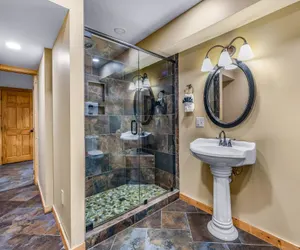 Photo 4 - Bearmont Lodge