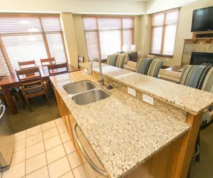 Photo 5 - Comfort and Convenience in this Spacious Unit Save 20% on 7+ Nights!