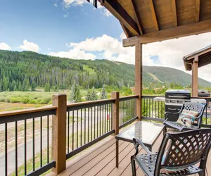 Photo 2 - New 3Bdr Luxury Home/Sleeps 10 w fireplace & mountain views