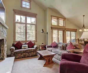 Photo 5 - Soaring Ceilings + Mins to Gondola/Apres-Ski - 2Br Sleeps 6