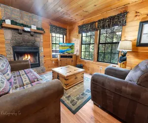 Photo 5 - Paw Prints Secluded Mountain View Cabin with Hot Tub and Pool Table