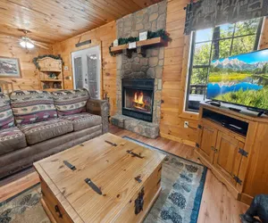 Photo 5 - Paw Prints Secluded Mountain View Cabin with Hot Tub and Pool Table