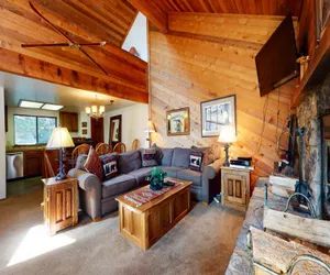 Photo 4 - Mammoth Sierra Townhomes 40 Rustic and Spacious Townhome with Great Complex Amenities