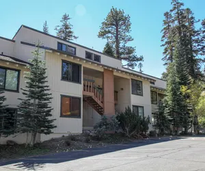 Photo 2 - Discovery 4 104 Pet-Friendly Rustic Mountain Cabin, Close to Canyon Lodge