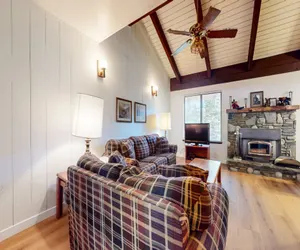 Photo 5 - Discovery 4 104 Pet-Friendly Rustic Mountain Cabin, Close to Canyon Lodge