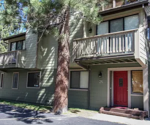 Photo 3 - Mammoth Sierra Townhomes 26 Mountain Rustic Spacious Townhome, On the Shuttle Route