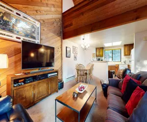 Photo 4 - Mammoth Sierra Townhomes 26 Mountain Rustic Spacious Townhome, On the Shuttle Route