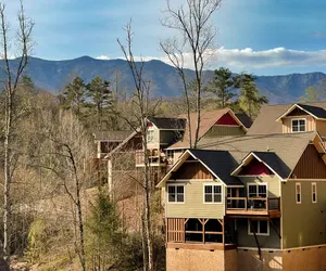 Photo 2 - Luxurious Chalet in the Heart of the Great Smoky Mountain