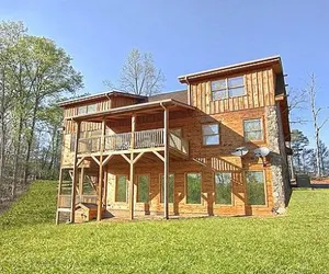 Photo 4 - Majestic Springs Lodge