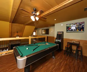 Photo 3 - Luxurious Mountain Cabin with Modern-Style Furnishing
