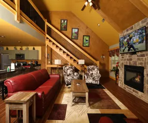 Photo 2 - Luxurious Mountain Cabin with Modern-Style Furnishing