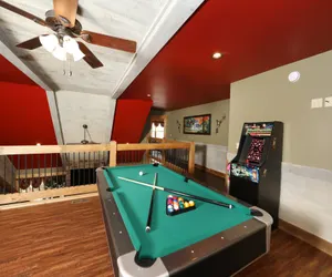 Photo 4 - Movie Dine-Inn Cabin with Game Room