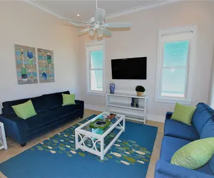 Photo 4 - Coastal Cottage - Private Home Close to Beach & Bay