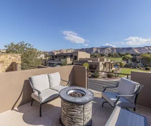 Photo 4 - Sunny Ledgeview Retreat