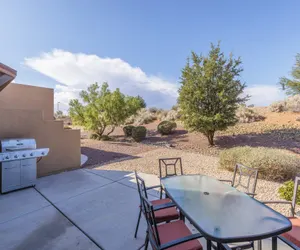 Photo 2 - Sunny Ledgeview Retreat