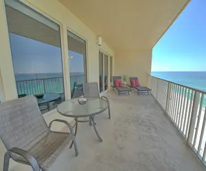 Photo 5 - Stylish Oceanfront Condo with Beach and Picnic Area Access - Unit 1706