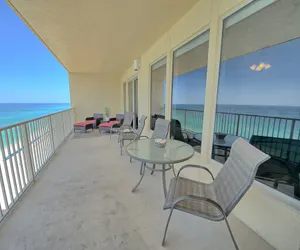 Photo 2 - Stylish Oceanfront Condo with Beach and Picnic Area Access - Unit 1706