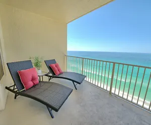 Photo 4 - Stylish Oceanfront Condo with Beach and Picnic Area Access - Unit 1706