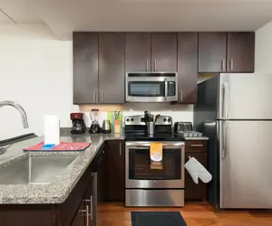 Photo 5 - Fully Furnished 2 Bedroom 1 Bathroom Apartment near Rittenhouse