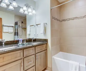 Photo 3 - 3 Spyglass Home on Meadows Golf Course feature Brand New Hot Tub and Bikes