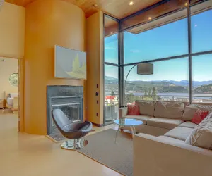 Photo 2 - Alizes Modern Home with Views of the Columbia River Gorge