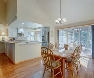 Photo 2 - Pet-Friendly 13 Ollalie Home features Double Car Garage