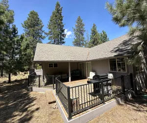 Photo 3 - Pet-Friendly 13 Ollalie Home features Double Car Garage