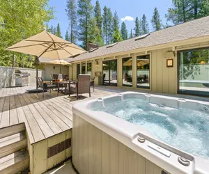 Photo 5 - 2 Pioneer Home features Brand New Hot Tub and Bikes to Explore Sunriver