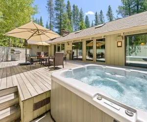 Photo 5 - 2 Pioneer Home features Brand New Hot Tub and Bikes to Explore Sunriver